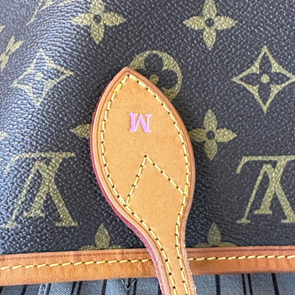 Louis Vuitton Neverfull MM Monogram Classic Tote - Picture 8 of 16